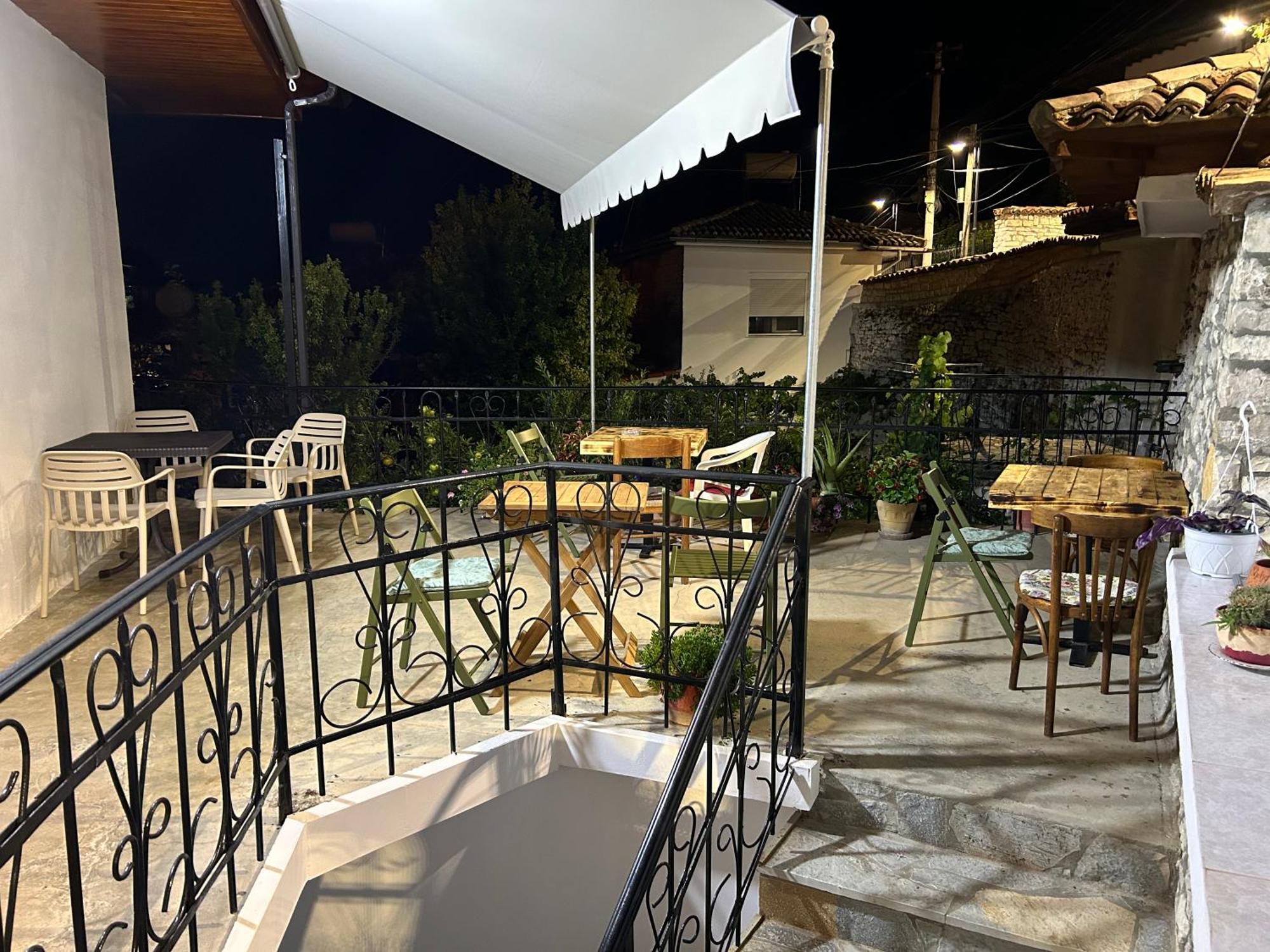 Hotel Vila Vreko B&B เบราท ภายนอก รูปภาพ